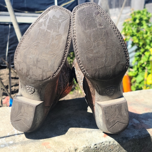 Ariats Women's Leather Square Toe Legend Rowdy ATS Western Boots Style #15825 - Picture 5 of 11